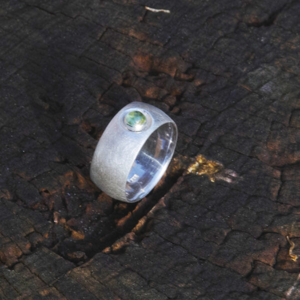 Ring mit Peridot – Bild 2