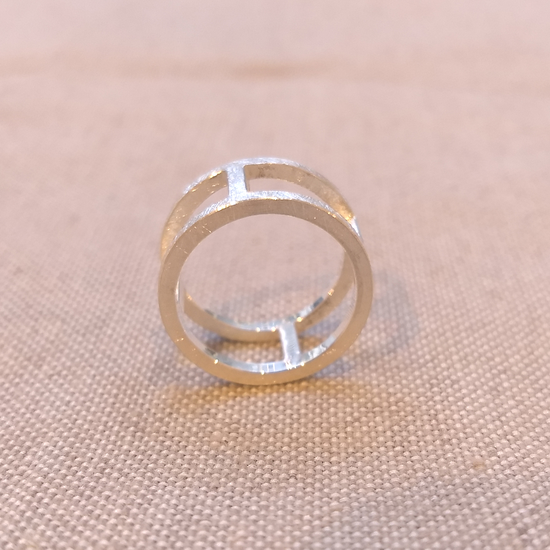 Structure in Space - a ring - – Bild 2